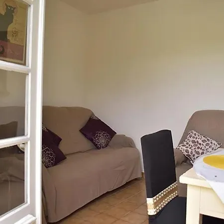 Beautiful 2-bed In Holiday home *
